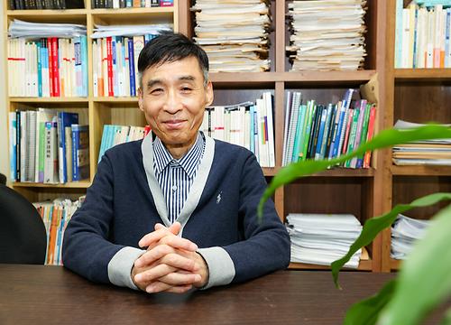 Professor JEONG Woo-hyeon of Department of English Language and Literature received Excellent Thesis Award from Pan-Kore